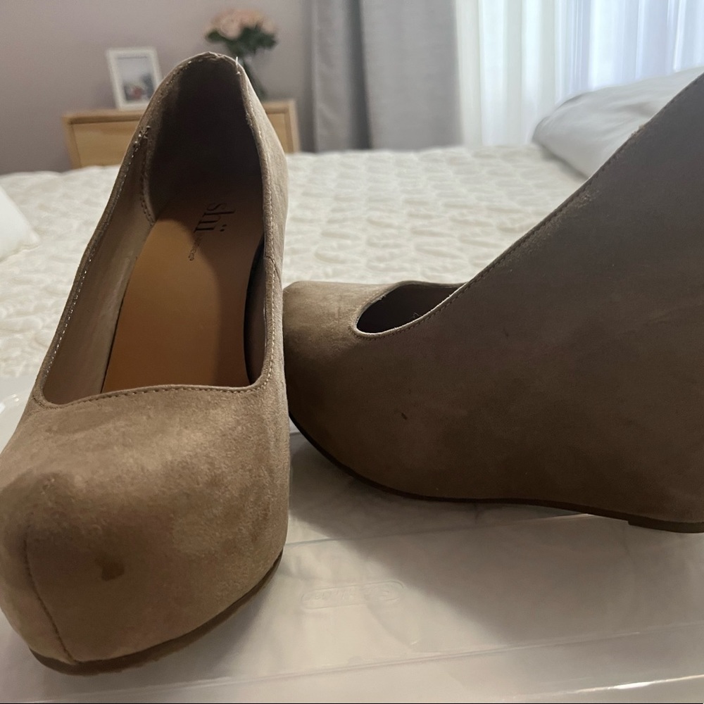 Suede plate forms - Picture 2 of 3